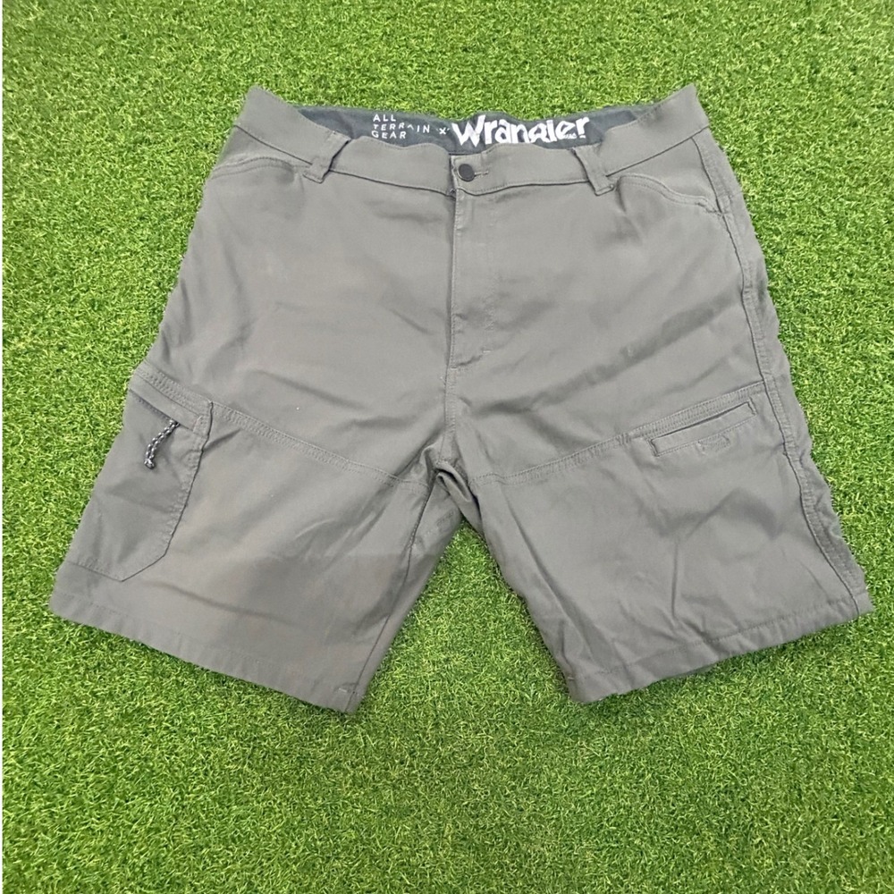 Wrangler All Terrain Gear ATG Mens Gray Cargo Hiking Shorts Size 38 112376187